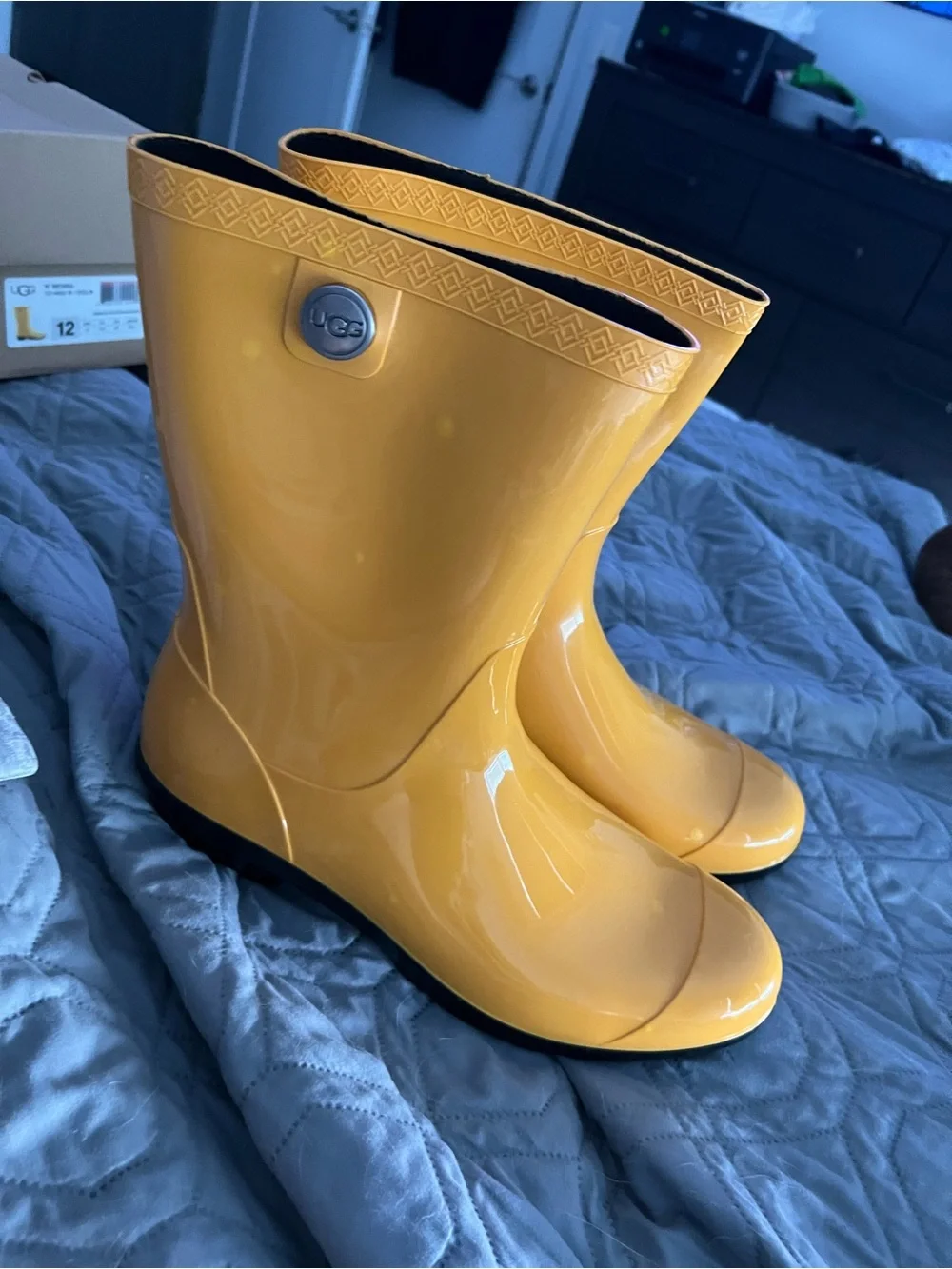 UGG womens  Yellow Gloss Rain Boots new